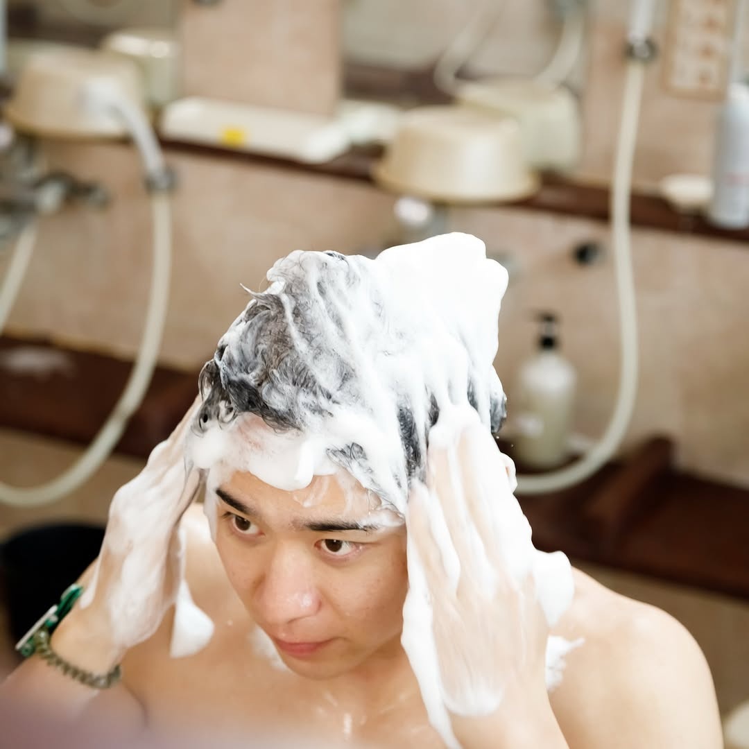 サウナ・入浴後にヘアケア商品を使用している投稿イメージ